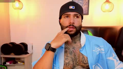Snapshot of apolo_ryder chatting on May 7, 12:05 am APOLO online show from May 7, 12:05 am