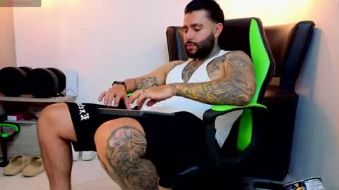 Snapshot of apolo_ryder chatting on May 9, 11:21 pm APOLO online show from May 9, 11:21 pm