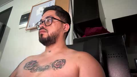 Snapshot of apolomarcos_ chatting on May 18, 3:13 am marcos online show from May 18, 3:13 am