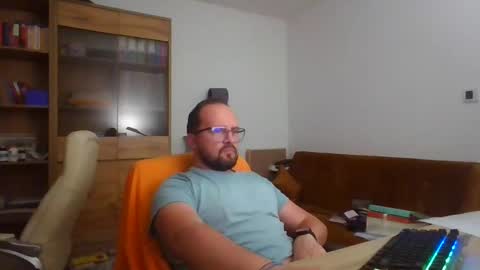 Snapshot of appleseby2 chatting on December 4, 4:10 am Seb online show from December 4, 4:10 am