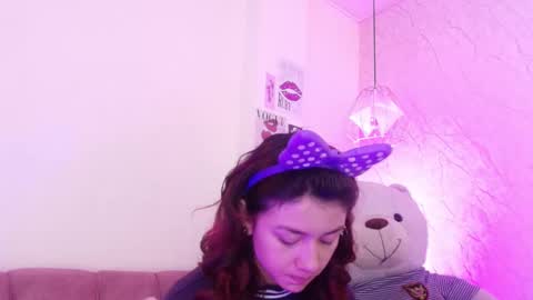 Snapshot of april_bennett chatting on October 6, 12:02 pm online show from October 6, 12:02 pm