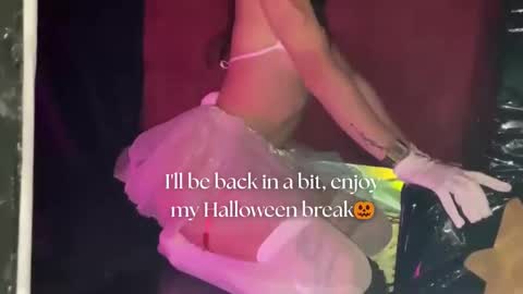 Snapshot of april_bennett chatting on October 8, 12:03 pm online show from October 8, 12:03 pm