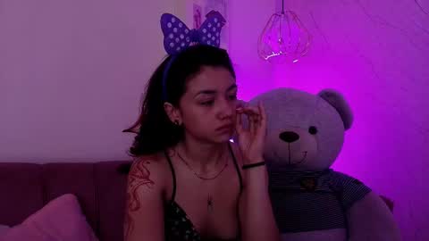Snapshot of april_bennett chatting on October 9, 12:03 pm online show from October 9, 12:03 pm
