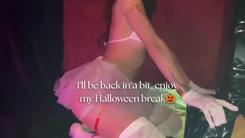 Snapshot of april_bennett chatting on October 10, 12:04 pm online show from October 10, 12:04 pm