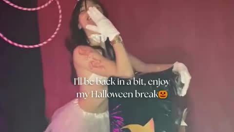 Snapshot of april_bennett chatting on October 13, 12:05 pm online show from October 13, 12:05 pm