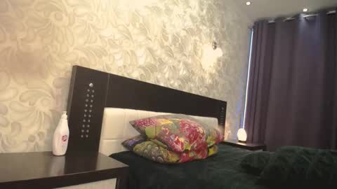 Snapshot of april_bronte chatting on November 25, 8:20 pm April Bronte online show from November 25, 8:20 pm