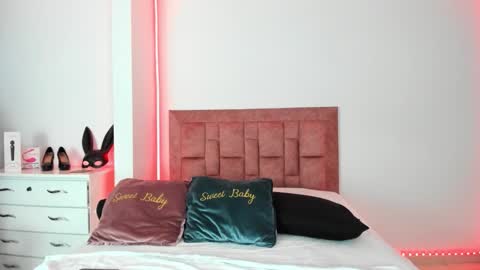 Snapshot of april_collinsxx chatting on February 24, 11:25 pm april collinsxx online show from February 24, 11:25 pm