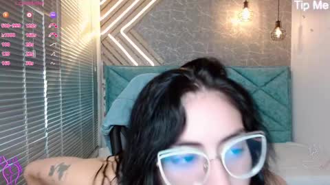 Snapshot of april_dumont chatting on March 5, 12:00 pm April online show from March 5, 12:00 pm