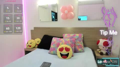 Snapshot of april_dumont chatting on September 10, 11:32 am April online show from September 10, 11:32 am
