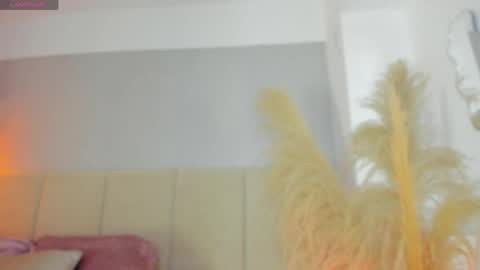 Snapshot of april_ebony18_ chatting on April 22, 10:39 am April online show from April 22, 10:39 am