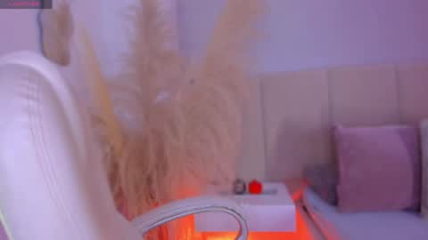 Snapshot of april_ebony18_ chatting on April 23, 10:47 am April online show from April 23, 10:47 am