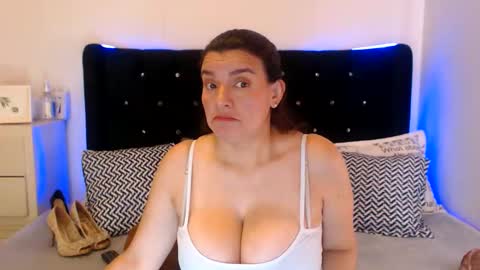 Snapshot of april_harrys chatting on June 7, 4:00 pm April online show from June 7, 4:00 pm