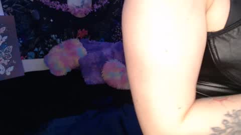 april_l6 online show from November 22, 10:09 pm