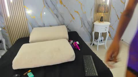 aprillross online show from March 31, 12:27 pm