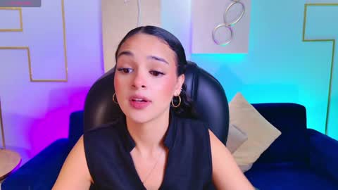 Snapshot of aprilrhodes_ chatting on December 22, 9:53 pm April Rhodes online show from December 22, 9:53 pm