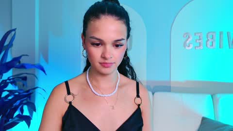 Snapshot of aprilrhodes_ chatting on January 16, 10:21 am April Rhodes online show from January 16, 10:21 am