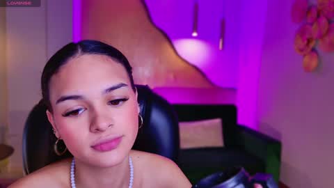 Snapshot of aprilrhodes_ chatting on January 18, 4:48 am April Rhodes online show from January 18, 4:48 am