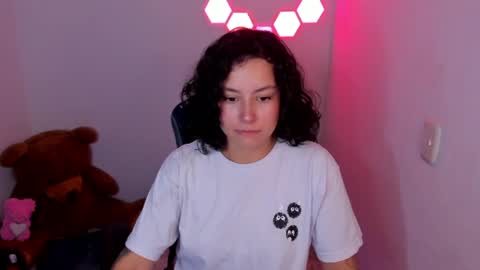 aqua emilly online show from April 1, 11:57 pm