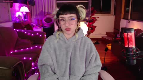 Zam independent model online show from December 4, 4:10 am