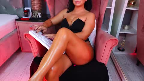 AQueenMonica online show from October 11, 2:15 pm