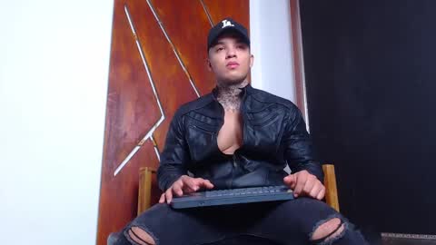 Snapshot of aquiles_elpapi chatting on February 3, 3:59 pm AquilesElpapi online show from February 3, 3:59 pm