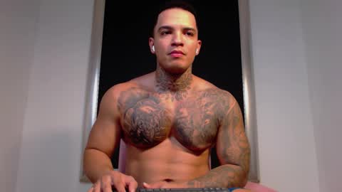 Snapshot of aquiles_elpapi chatting on September 9, 1:27 am AquilesElpapi online show from September 9, 1:27 am