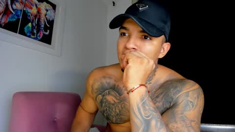 Snapshot of aquiles_elpapi chatting on October 6, 1:47 am AquilesElpapi online show from October 6, 1:47 am