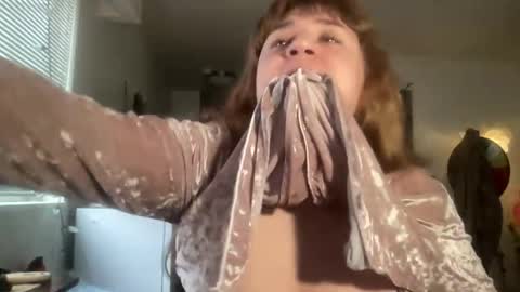 Snapshot of arabbustybeauty chatting on February 1, 9:46 pm BustyPrincessLeila online show from February 1, 9:46 pm