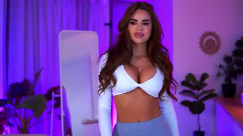 IsaBella online show from April 10, 8:13 pm