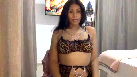 Snapshot of arabiangoddess3 chatting on January 7, 9:12 am Monet online show from January 7, 9:12 am