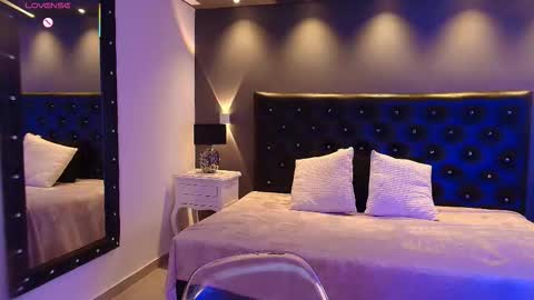 IGLondon mj2 online show from November 13, 8:52 pm