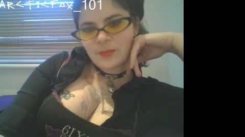 Snapshot of arcticfox_101 chatting on March 21, 5:27 pm Daisy online show from March 21, 5:27 pm