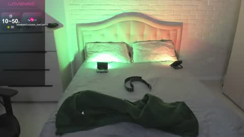 Snapshot of arden_moraine chatting on June 19, 4:33 pm Im Arden online show from June 19, 4:33 pm