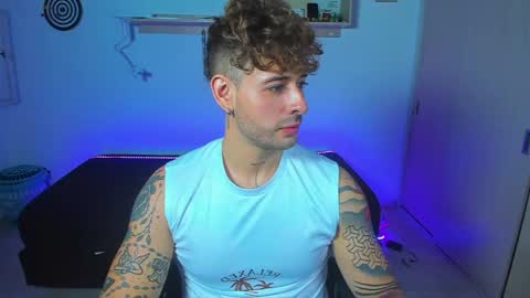 Snapshot of ares_blue chatting on May 18, 1:17 pm ares blue online show from May 18, 1:17 pm
