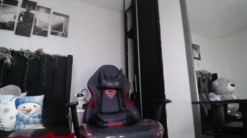 Snapshot of ares_xxxx chatting on December 12, 5:04 pm ARES online show from December 12, 5:04 pm
