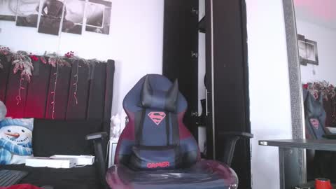 Snapshot of ares_xxxx chatting on December 21, 2:26 pm ARES online show from December 21, 2:26 pm