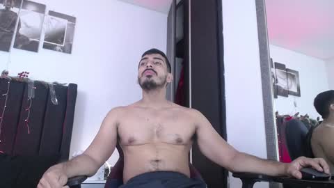 Snapshot of ares_xxxx chatting on December 27, 11:28 am ARES online show from December 27, 11:28 am