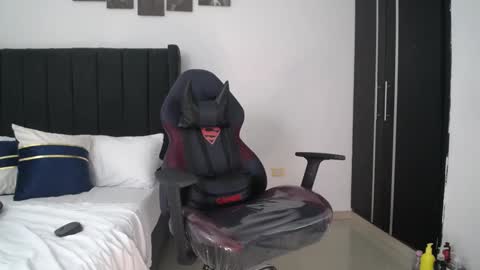 Snapshot of ares_xxxx chatting on January 26, 3:25 pm ARES online show from January 26, 3:25 pm
