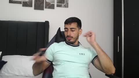 Snapshot of ares_xxxx chatting on February 7, 1:43 pm ARES online show from February 7, 1:43 pm