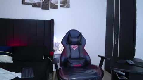 Snapshot of ares_xxxx chatting on February 14, 2:44 pm ARES online show from February 14, 2:44 pm