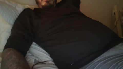 Snapshot of arez2122 chatting on December 2, 7:25 am arez2122 online show from December 2, 7:25 am