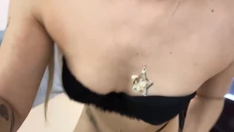 argentin3hotcouple online show from November 3, 4:14 am