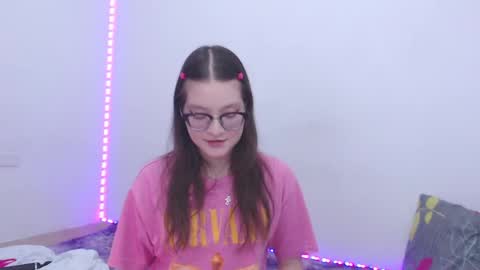 Ahri James online show from September 18, 11:18 pm