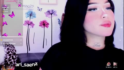 Snapshot of ari_saenz chatting on December 17, 4:23 am online show from December 17, 4:23 am