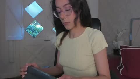 Ari Wilde online show from April 9, 2:00 pm