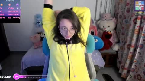 Snapshot of aria_alaia chatting on May 6, 2:19 am Linda online show from May 6, 2:19 am