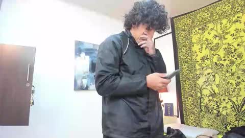 aria y orien  online show from September 28, 11:04 am