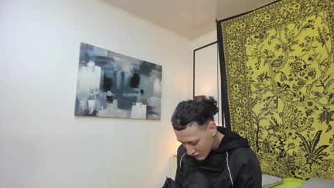 aria y orien  online show from December 20, 11:06 am