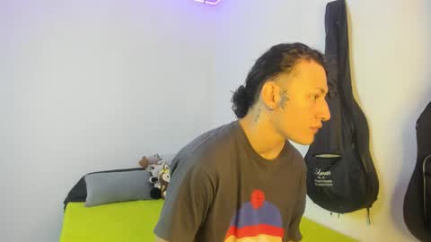 aria y orien  online show from January 12, 1:05 pm