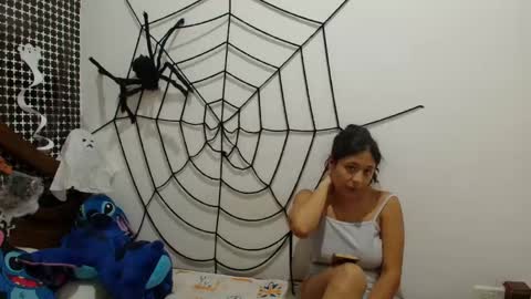 Snapshot of aria_arthur chatting on October 29, 1:52 am aria_arthur online show from October 29, 1:52 am